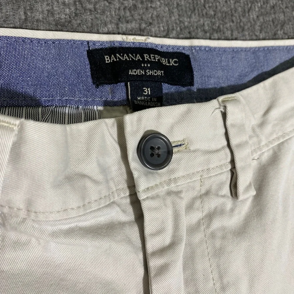 Banana Republic Aiden Short 31 Feather Grey Cotton Chino Shorts Casual 543834-02